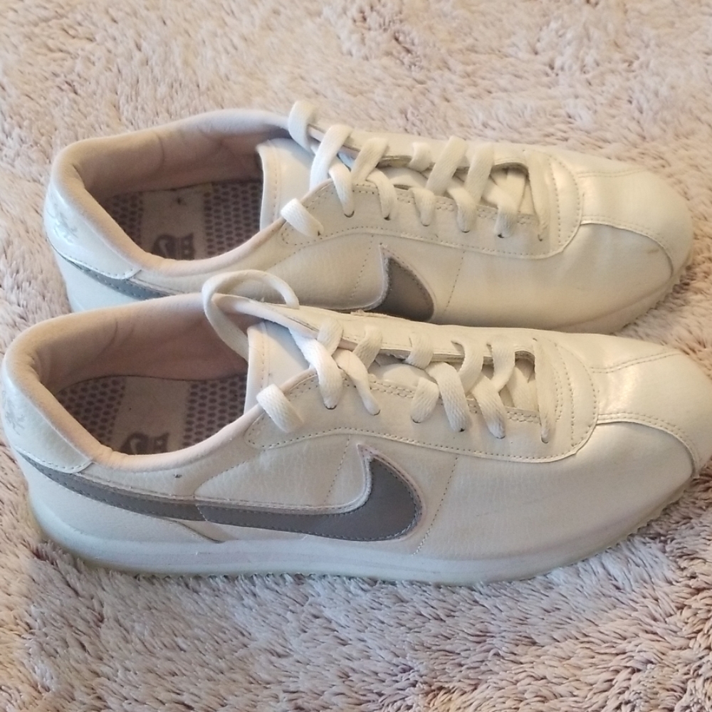 Nike - Picture 2 of 6